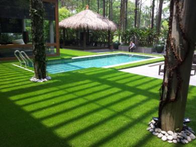 Balcony greening with artificial grass