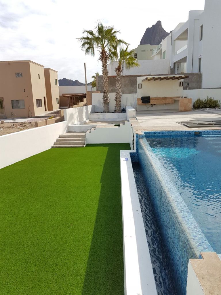 Commercial use of artificial grass receives favor